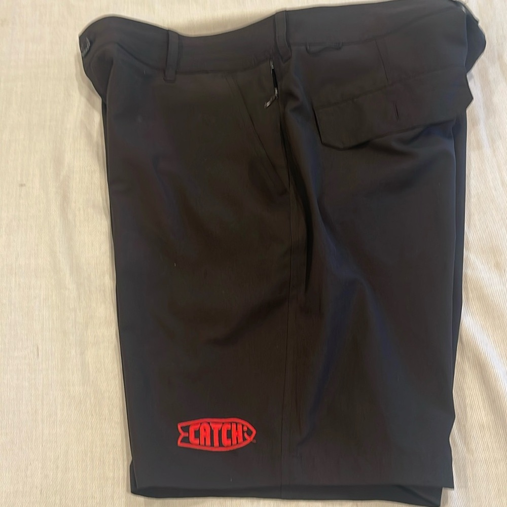 B2010 Men’s “Catch Fish JOB Weekender Trunk 20”. Black SZ 32